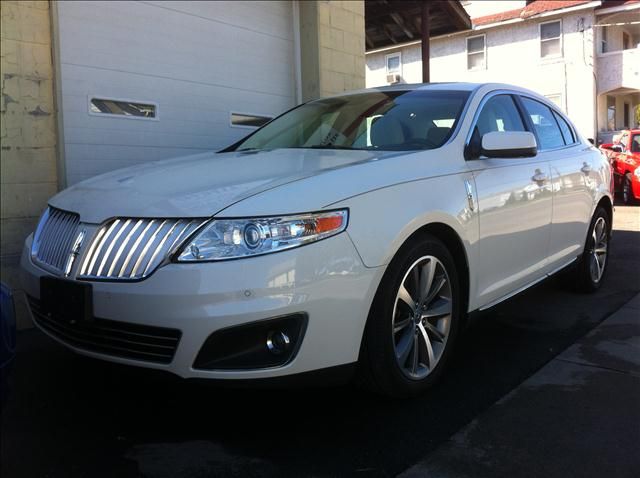 2009 Lincoln MKS AWD ULTIMATE PKG.