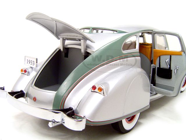 Brand new 118 scale diecast model of 1933 Pierce Arrow die cast model 