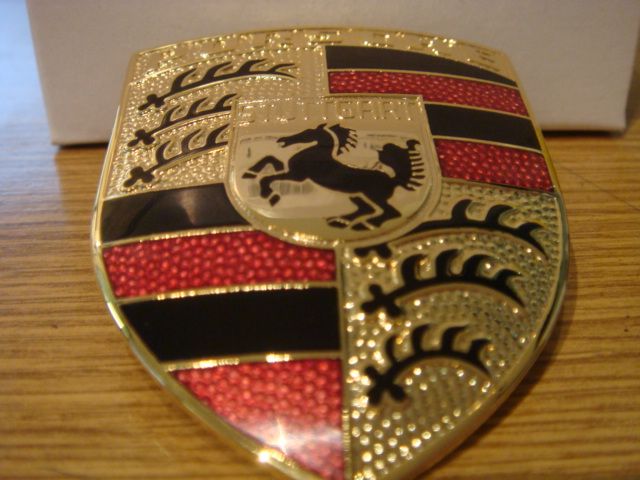 Porsche front crest new in the box 901 559 210 20  