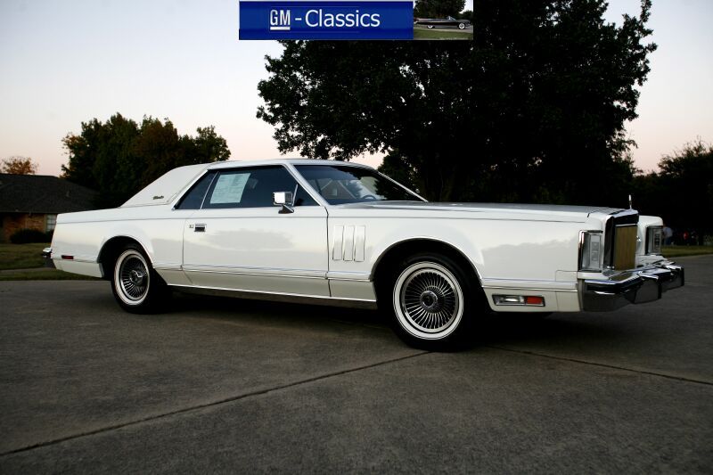 Nice and desirable White/Blue Interior/Dark Blue wheels.