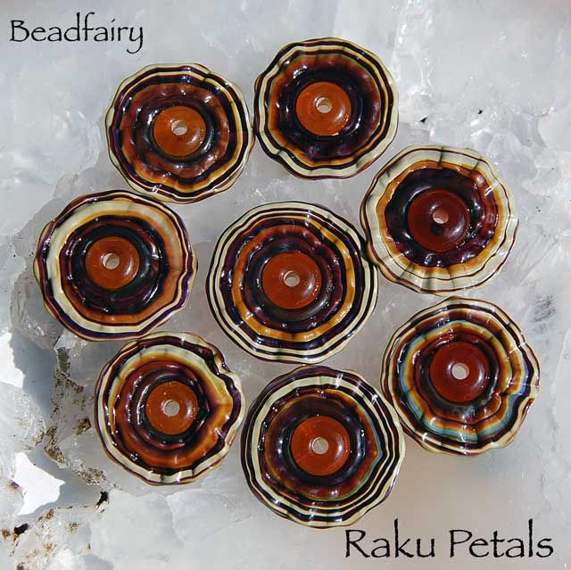 http//www.beadfairy.de/auktionen/raku petals2