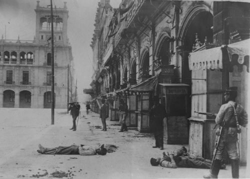 early 1900s photo Dead in streets, Mexico City  