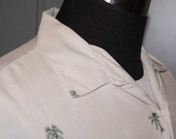   silk washable great feel size men s medium please see measurements