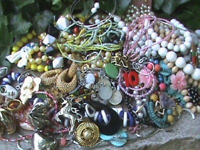 For your consideration is a vintage costume jewelry lot. Nearly all 