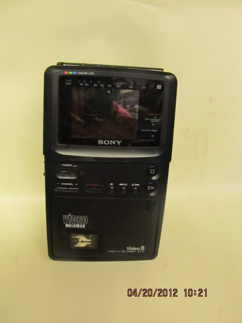   VIDEO WALKMAN PORTABLE 8MM PLAYER RECORDER TV, NEEDS REPAIR  