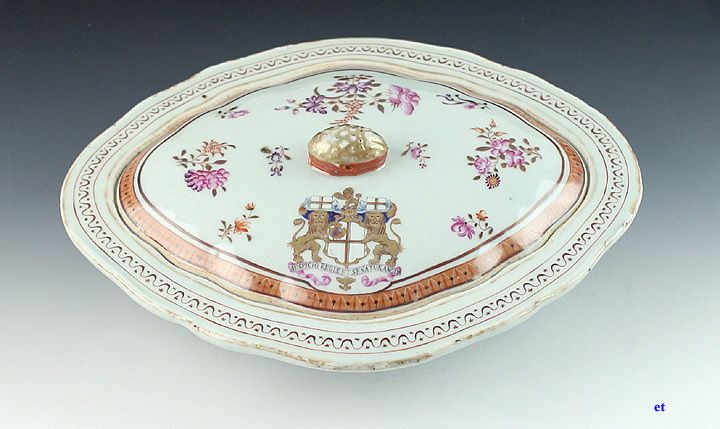 19th CENTURY EAST INDIA CO PORCELAIN COVERED DISH  