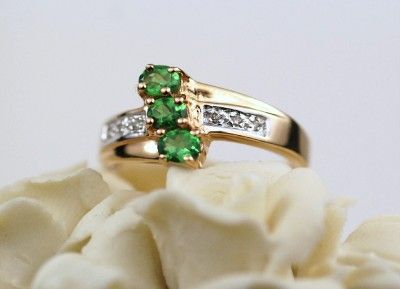 14K TSAVORITE AND DIAMOND RING  