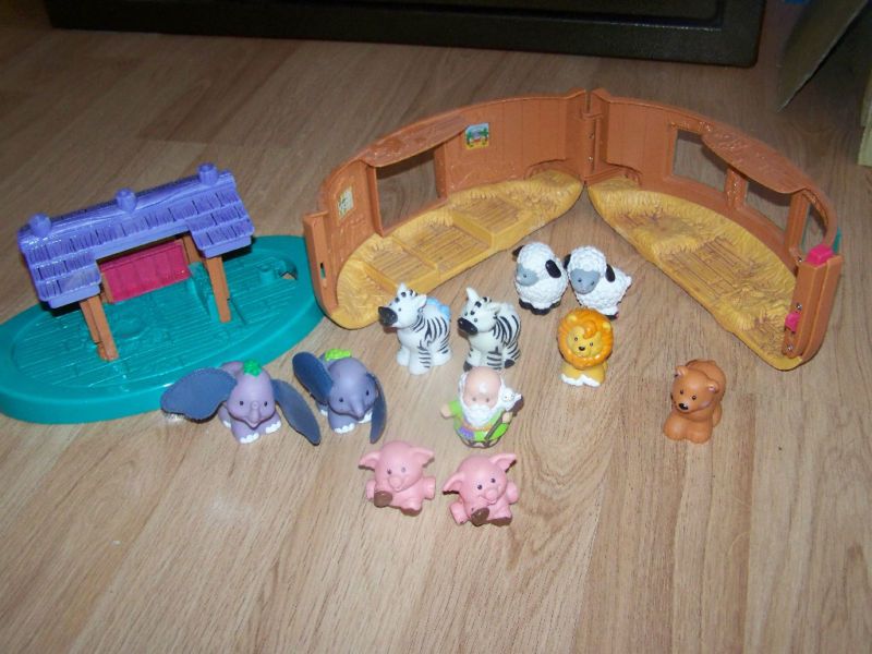 Fisher Price Little People Noahs Ark w 11 Animals Lion  