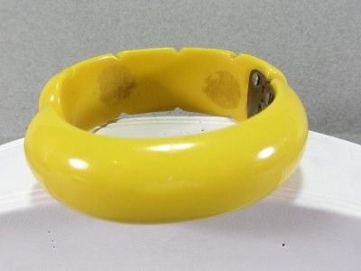 VINTAGE BAKELITE YELLOW HINGED CUFF BRACELET W/ RHINESTONES SUPER 